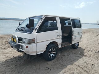 1990 Mitsubishi Delica III, белый, 599999 рублей, вид 1