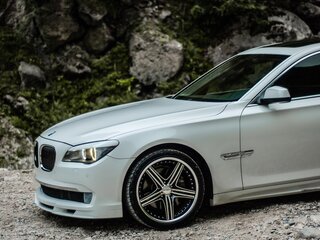 2009 BMW 7 серии 740i V (F01/F02/F04), белый, 1050000 рублей, вид 4