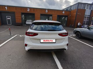 2022 Kia Ceed III Рестайлинг, белый, 1690000 рублей, вид 3
