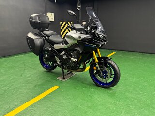 2021 Yamaha MT-09 Tracer (FJ-09), серебристый, 1525000 рублей, вид 3