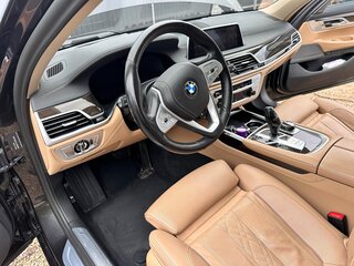 2020 BMW 7 серии Long 730Ld xDrive VI (G11/G12) Рестайлинг, серый, 5600000 рублей, вид 4