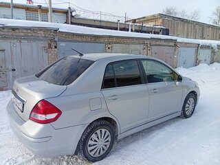 2011 Nissan Tiida I Рестайлинг, серебристый, 610000 рублей, вид 3