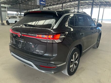 2022 Volkswagen Tayron I, чёрный, 2136000 рублей, вид 4