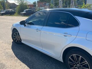 2018 Toyota Camry VIII (XV70), белый, 2800000 рублей, вид 3