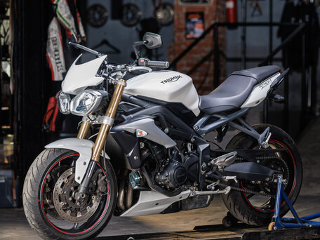 2017 Triumph Street Triple, белый, 650000 рублей, вид 3