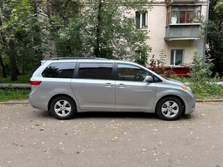 2017 Toyota Sienna III Рестайлинг, серебристый, 2590000 рублей, вид 4