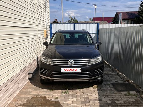 2017 Volkswagen Touareg II Рестайлинг, чёрный, 3490000 рублей, вид 2