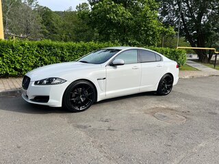 2013 Jaguar XF I Рестайлинг, белый, 1700000 рублей, вид 1