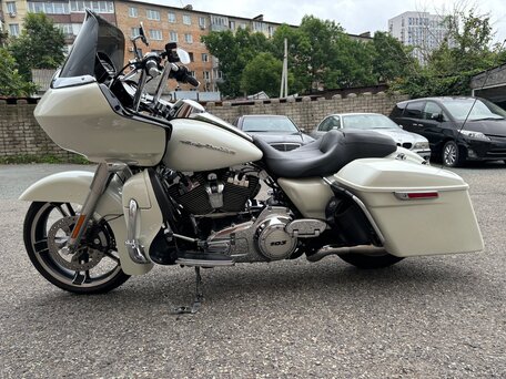 2012 Harley-Davidson Road Glide, белый, 1250000 рублей, вид 4