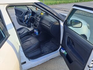 2011 Skoda Fabia II Рестайлинг, белый, 350000 рублей, вид 3