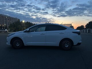 2021 Hyundai Solaris II Рестайлинг, белый, 1350000 рублей, вид 3