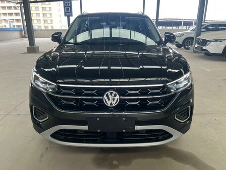 2022 Volkswagen Tayron I, чёрный, 2136000 рублей, вид 2