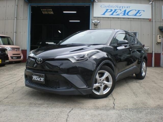 Открыть фотографии: Toyota C-HR I