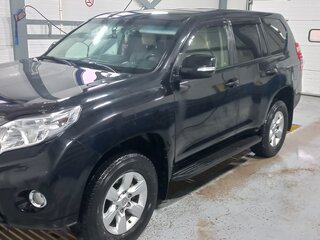 2014 Toyota Land Cruiser Prado 4-speed 150 Series Рестайлинг 1, чёрный, 3200000 рублей, вид 5