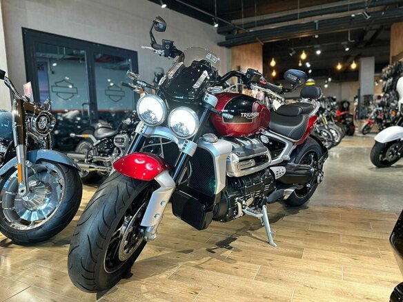2023 Triumph Rocket 3, красный, 2990000 рублей - вид 15