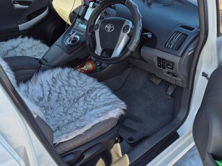2011 Toyota Prius III Рестайлинг (XW30), белый, 1300000 рублей, вид 5