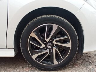 2017 Honda Stepwgn Spada V Рестайлинг, белый, 2699000 рублей, вид 3