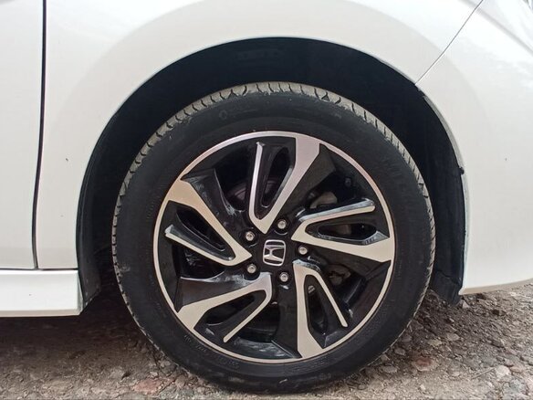 2017 Honda Stepwgn Spada V Рестайлинг, белый, 2699000 рублей - вид 2
