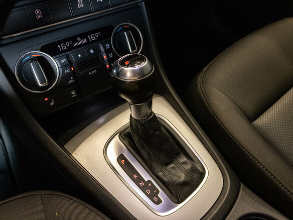 2015 Audi Q3 I (8U) Рестайлинг, синий, 1850000 рублей - вид 21