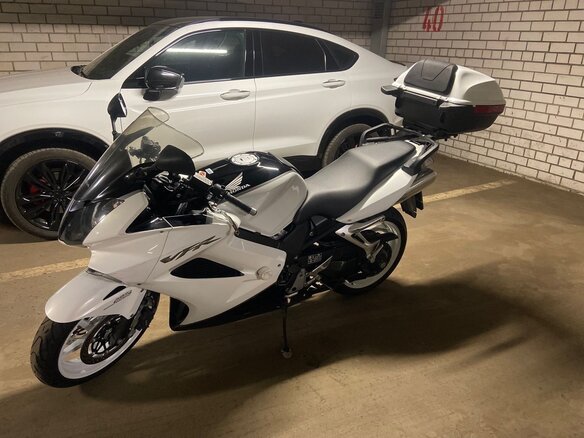2010 Honda VFR 800, белый, 570000 рублей - вид 3