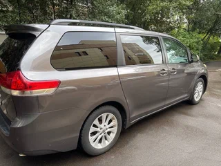 2010 Toyota Sienna III, серый, 2100000 рублей, вид 5