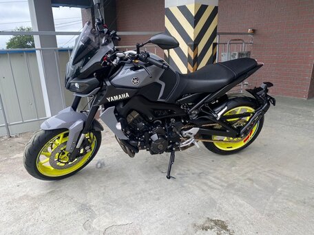 2018 Yamaha MT-09 (FZ-09), серый, 1050000 рублей, вид 1