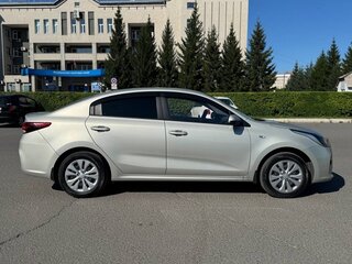 2019 Kia Rio IV, бежевый, 1420000 рублей, вид 4
