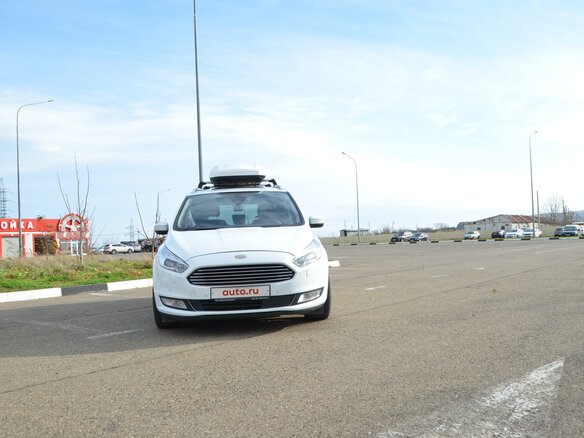 2017 Ford Galaxy III, белый, 4000000 рублей