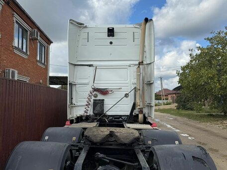 2004 Volvo VNL, белый, 2350000 рублей, вид 4