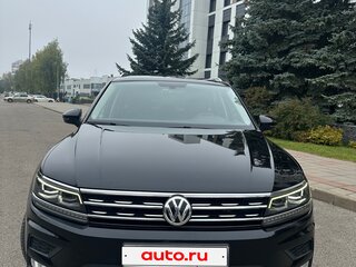 2017 Volkswagen Tiguan II, чёрный, 2250000 рублей, вид 2