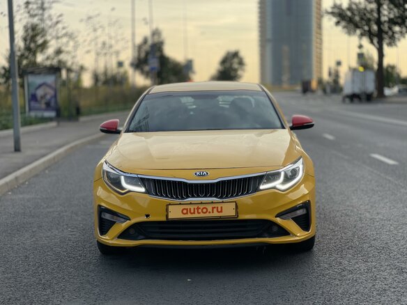 2019 Kia Optima IV Рестайлинг, белый, 1400000 рублей - вид 1