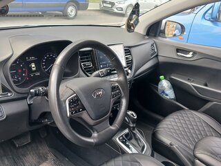 2021 Hyundai Solaris II Рестайлинг, серебристый, 2000000 рублей, вид 5