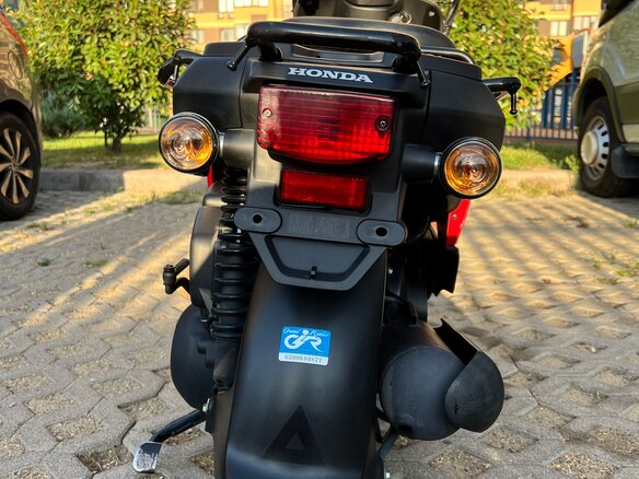 2018 Honda Benly, красный - вид 4