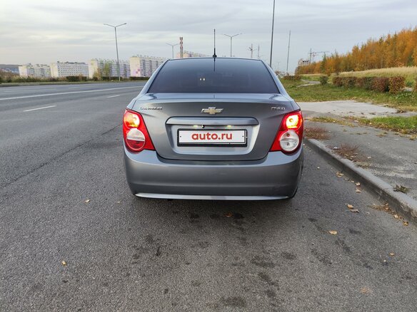 2013 Chevrolet Aveo II, серый, 700000 рублей - вид 5