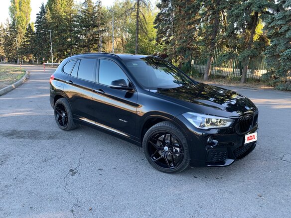 2018 BMW X1 20i xDrive II (F48), чёрный, 3000000 рублей - вид 4