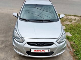 2013 Hyundai Solaris I, серебристый, 810000 рублей, вид 4