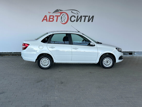 2026 Lada (ВАЗ) Granta I Рестайлинг, белый, 1010000 рублей - вид 5