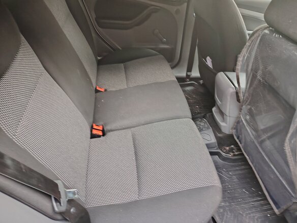 2010 Ford Focus II Рестайлинг, серебристый, 750000 рублей - вид 18