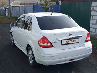 2011 Nissan Tiida I Рестайлинг, белый, 900000 рублей, вид 5