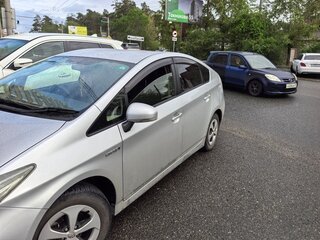 2012 Toyota Prius III Рестайлинг (XW30), серебристый, 1059000 рублей, вид 3