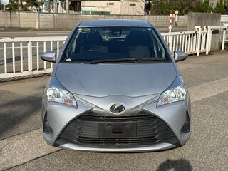 2020 Toyota Vitz III (XP130) Рестайлинг 2, серебристый, 670010 рублей, вид 2