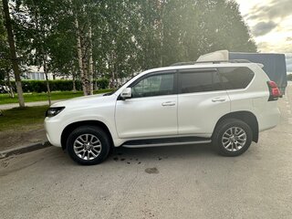 2018 Toyota Land Cruiser Prado 150 Series Рестайлинг 2, белый, 5800000 рублей, вид 4