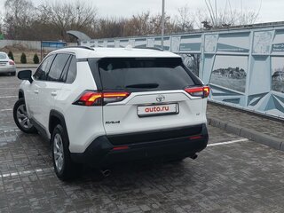 2019 Toyota RAV4 V (XA50), белый, 3000000 рублей, вид 4