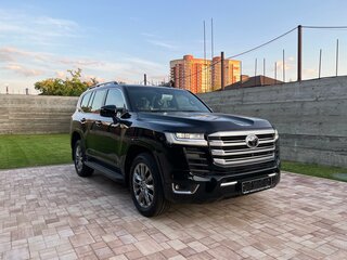 2022 Toyota Land Cruiser 300 Series, чёрный, 12800000 рублей, вид 3