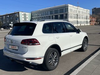 2017 Volkswagen Touareg II Рестайлинг, белый, 3700000 рублей, вид 2