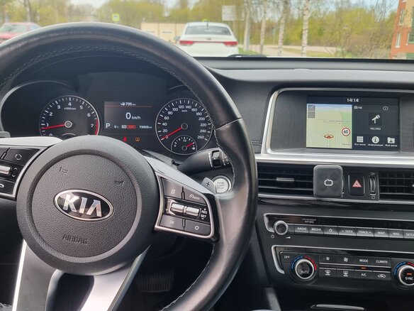 2019 Kia Optima IV Рестайлинг, белый, 1850000 рублей - вид 4