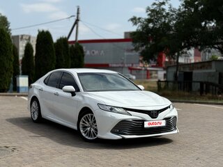 2018 Toyota Camry VIII (XV70), белый, 2900000 рублей, вид 3