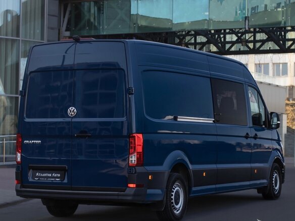 2018 Volkswagen Crafter, синий, 3000000 рублей - вид 2