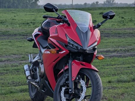 2017 Honda CBR 400R, красный, 512000 рублей, вид 2