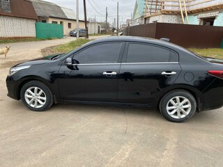 2017 Kia Rio IV, чёрный, 1350000 рублей, вид 4